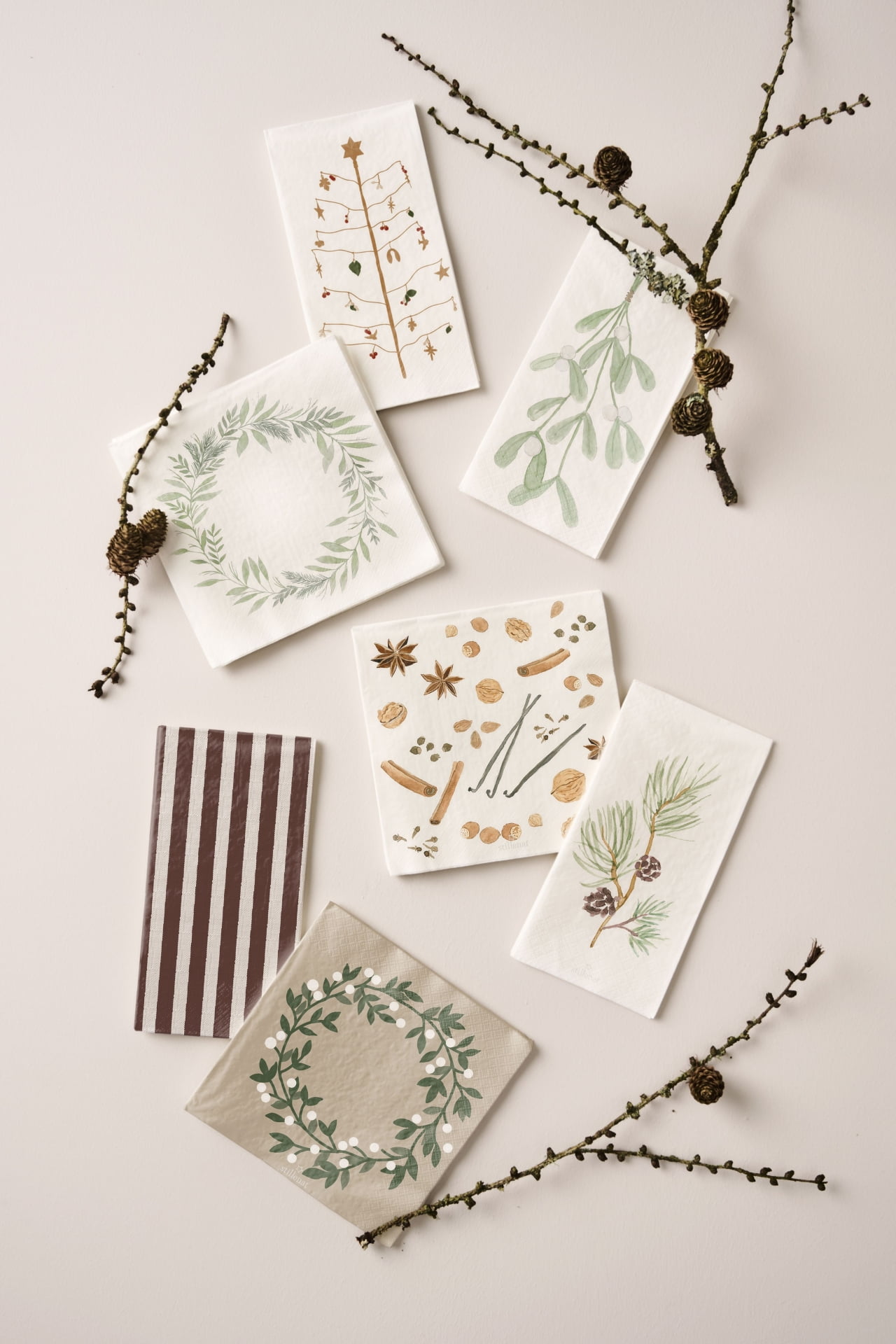 134153-papirove-ubrousky-snowberry-wreath-20-ks